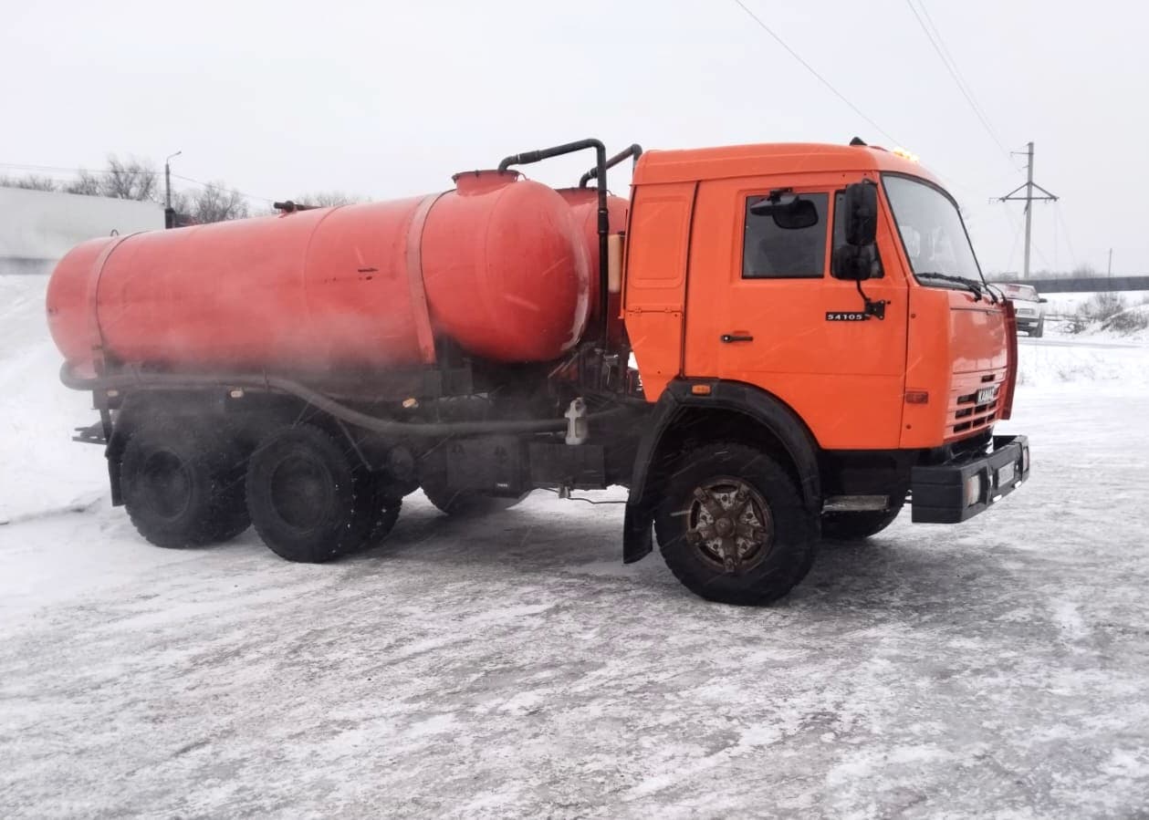 Откачка ассенизаторской машиной в Уральске